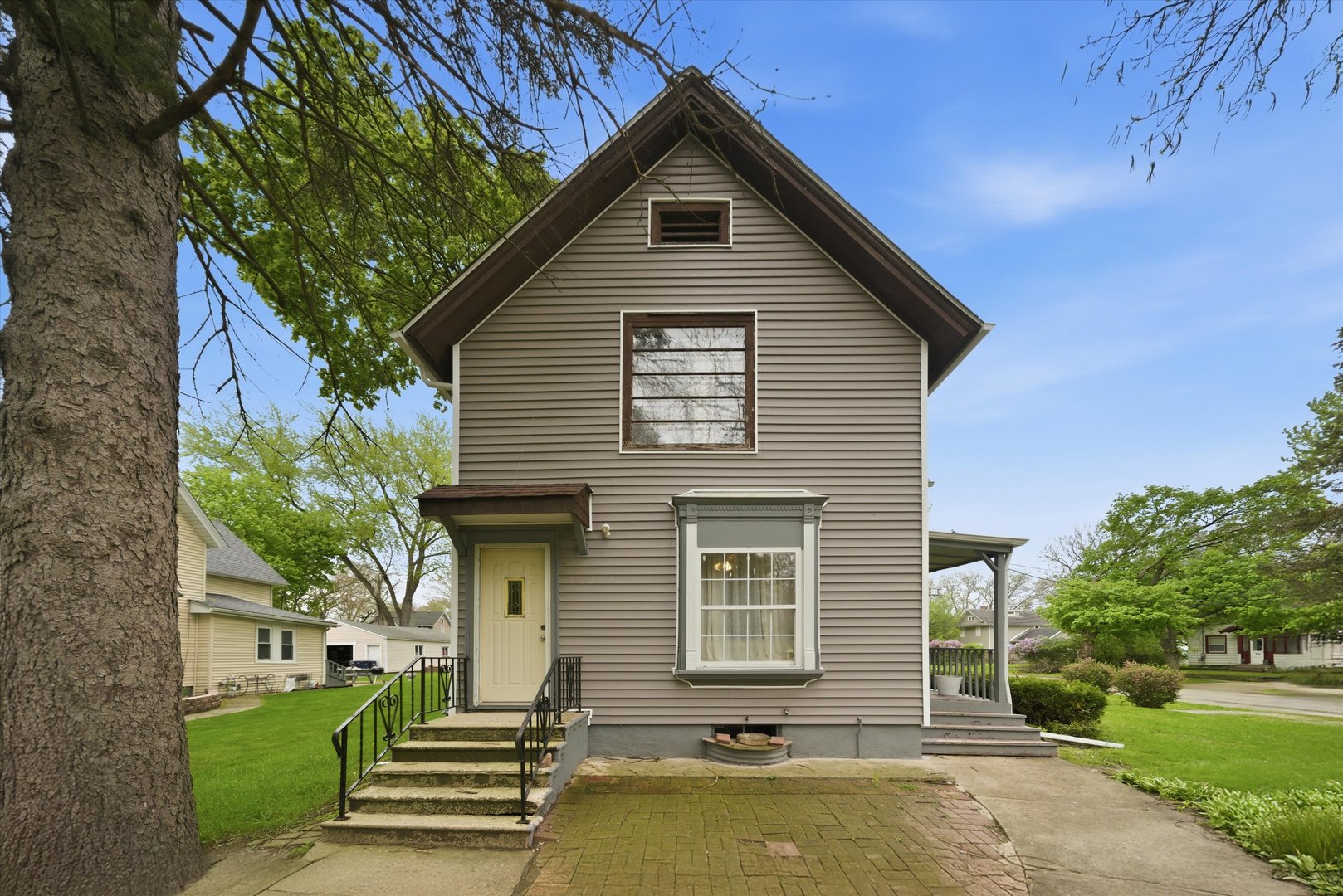 1003 Saint John Street, Elgin IL 60120