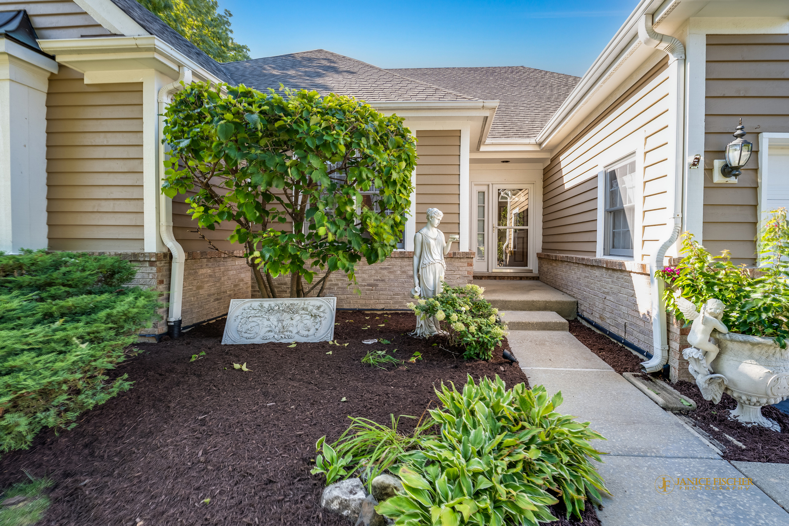6 Sherwood Court, Lake In The Hills IL 60156