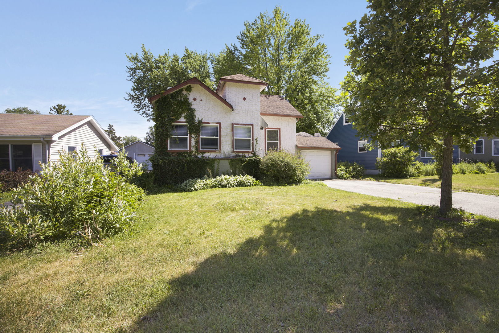 1349 Floresta, Crystal Lake IL 60014