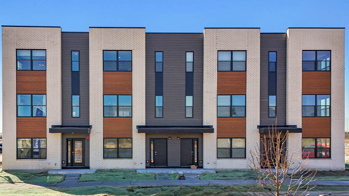2220 Waters Edge Drive, Schaumburg IL 60173