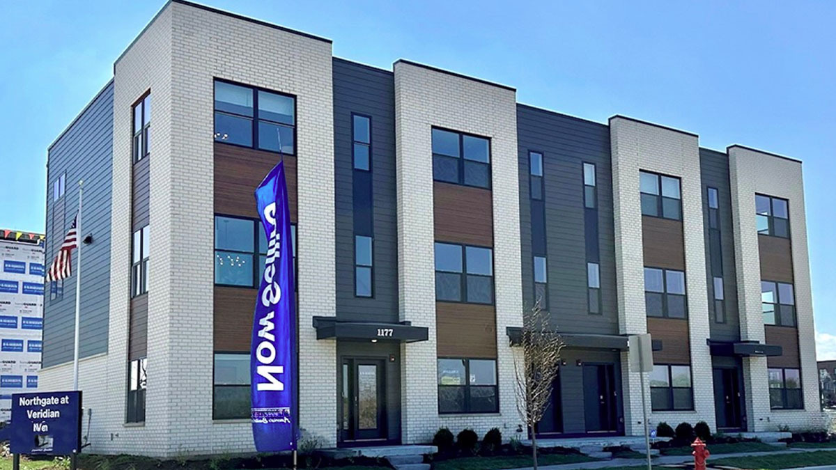 2226 Waters Edge Drive, Schaumburg IL 60173