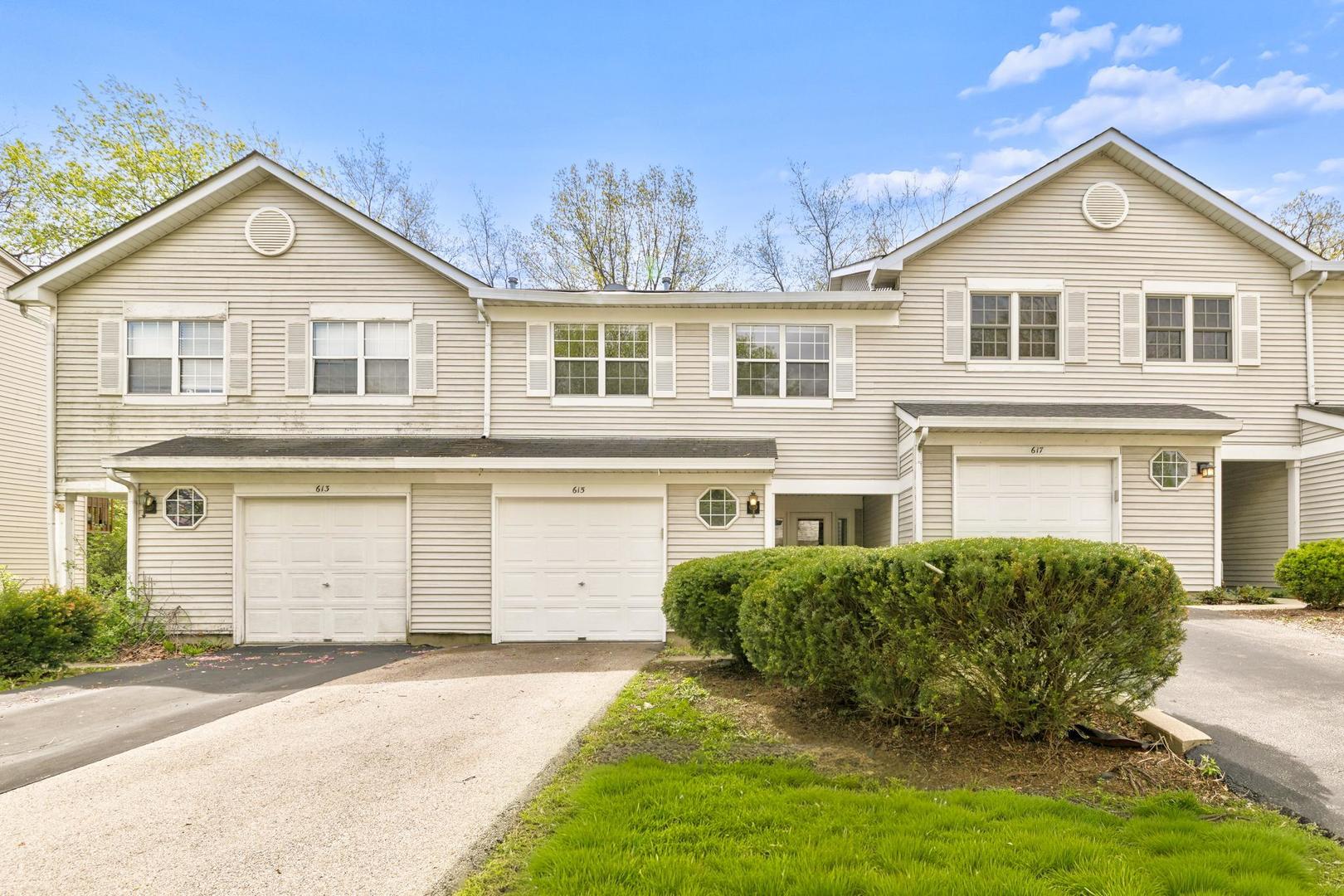 615 Buckskin Lane, Carpentersville IL 60110