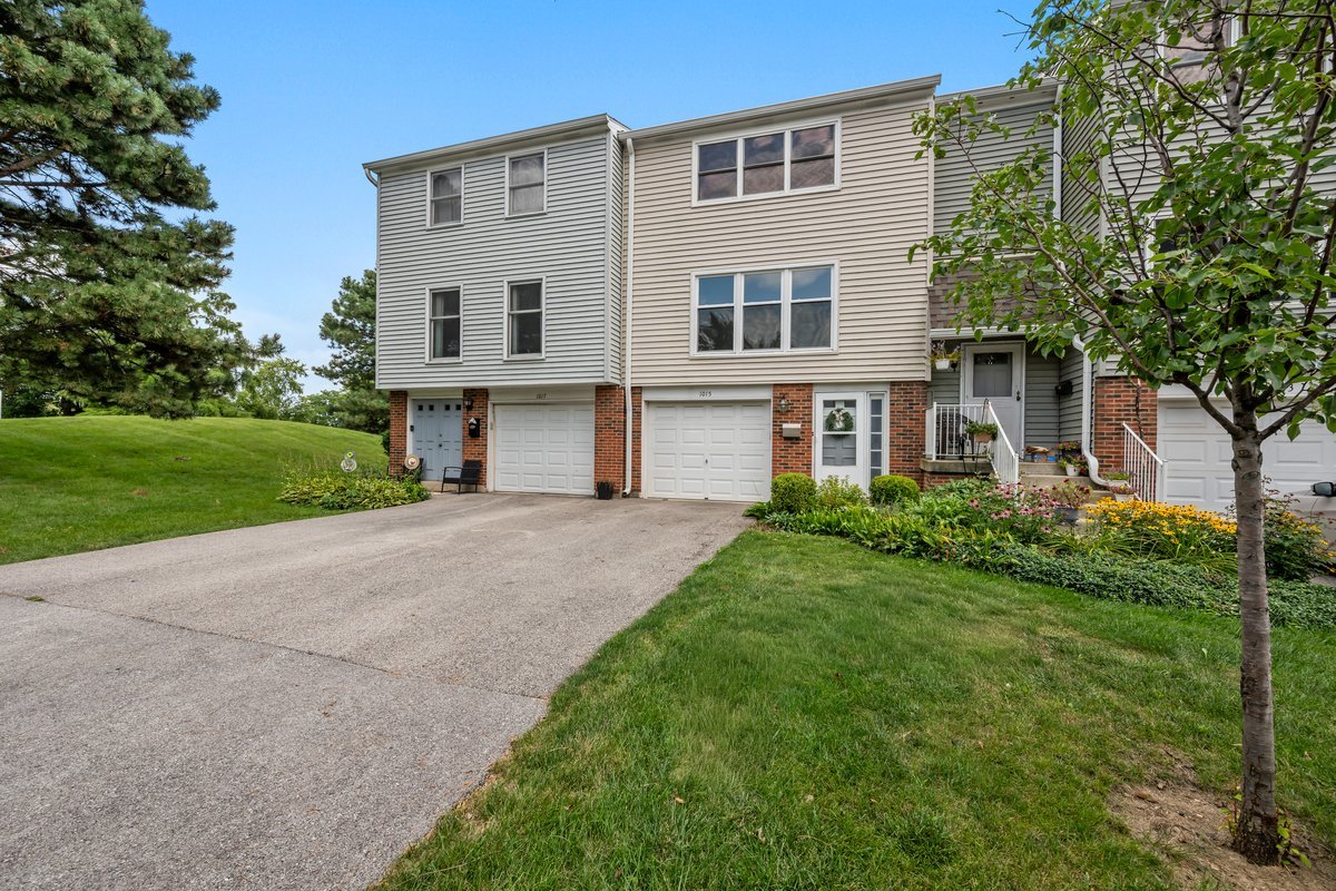 1015 Denham Place, Schaumburg IL 60194