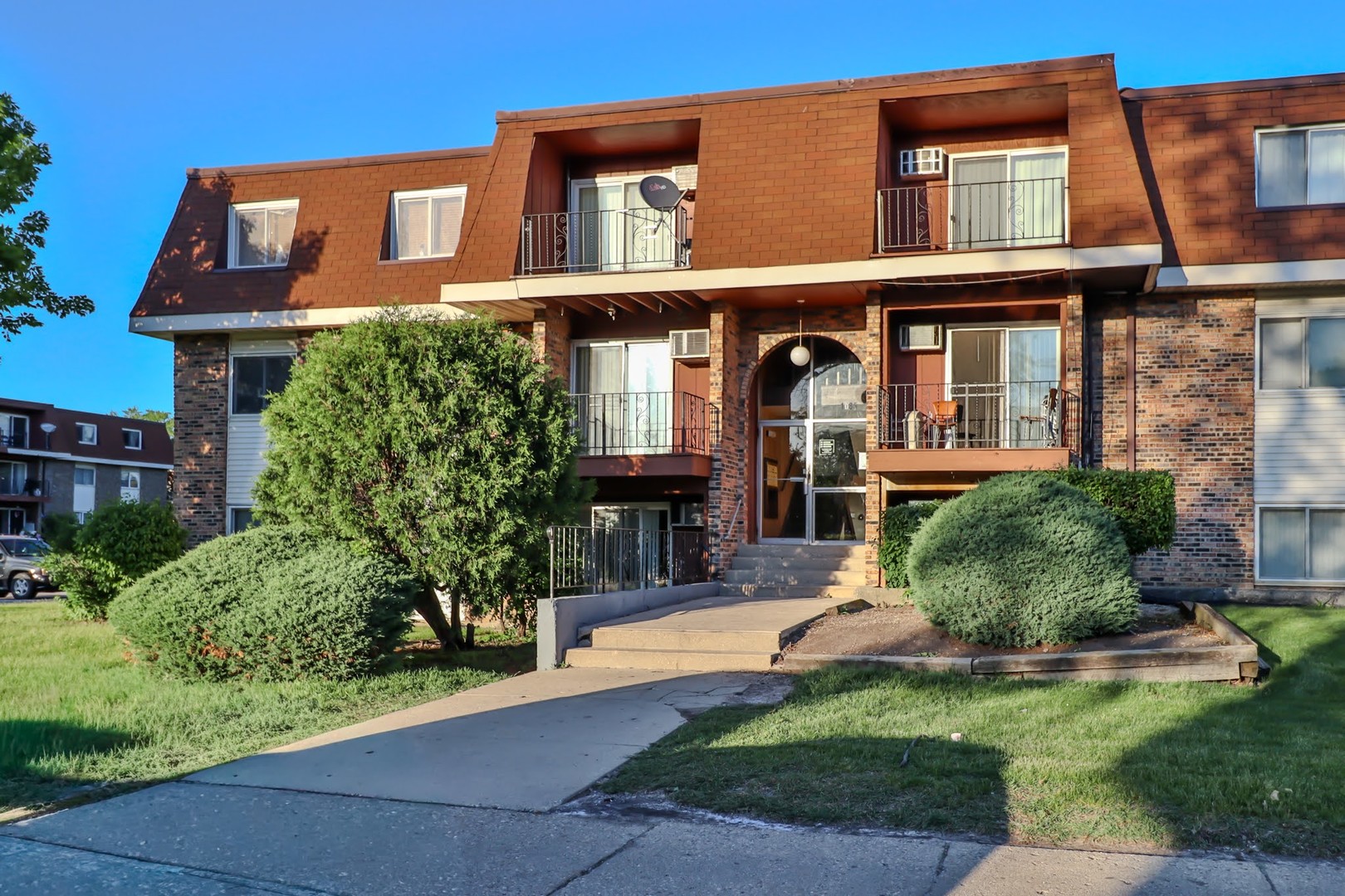 1085 Valley Lane Unit 216, Hoffman Estates IL 60169