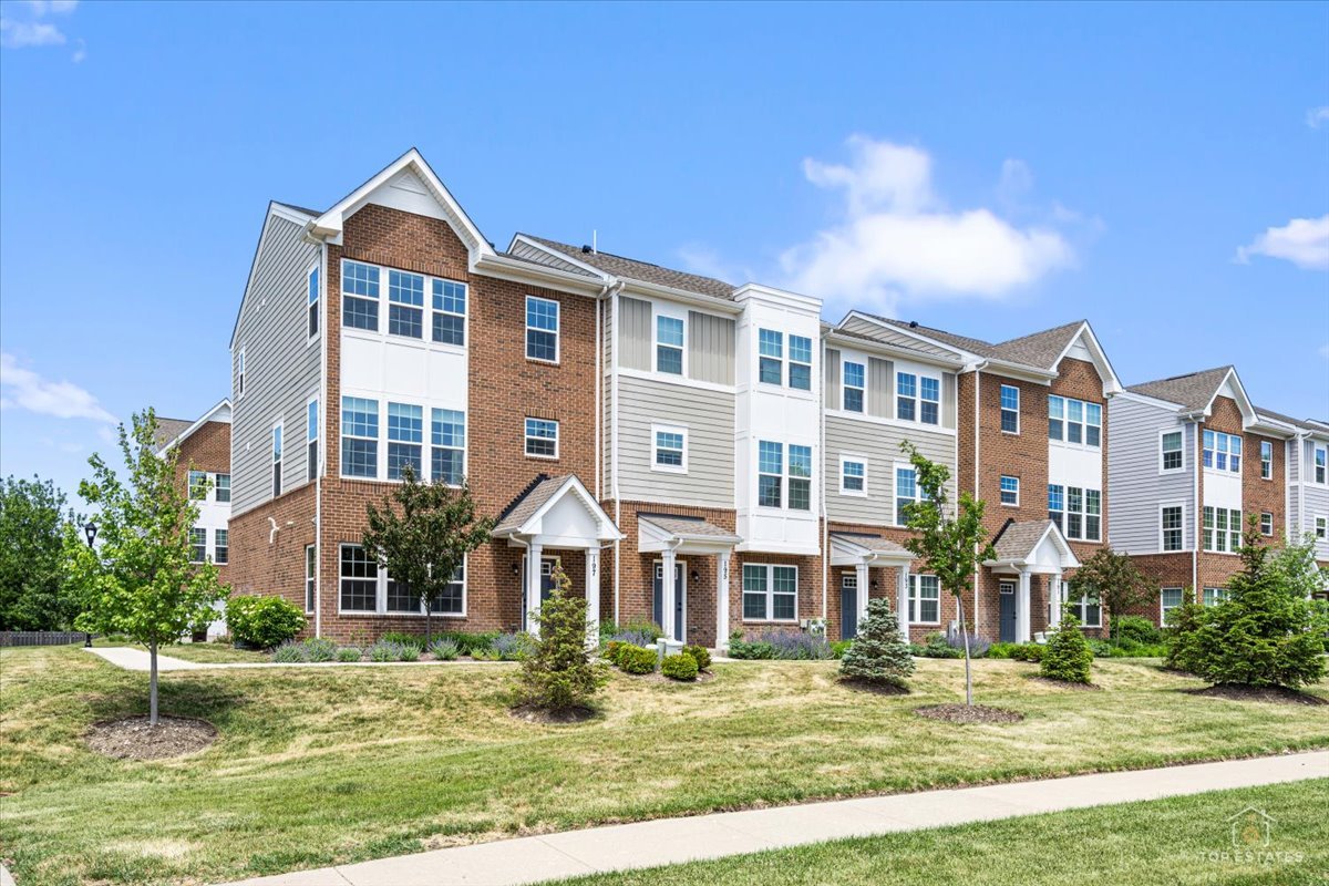 197 Canterbury Way, Lake Zurich IL 60047