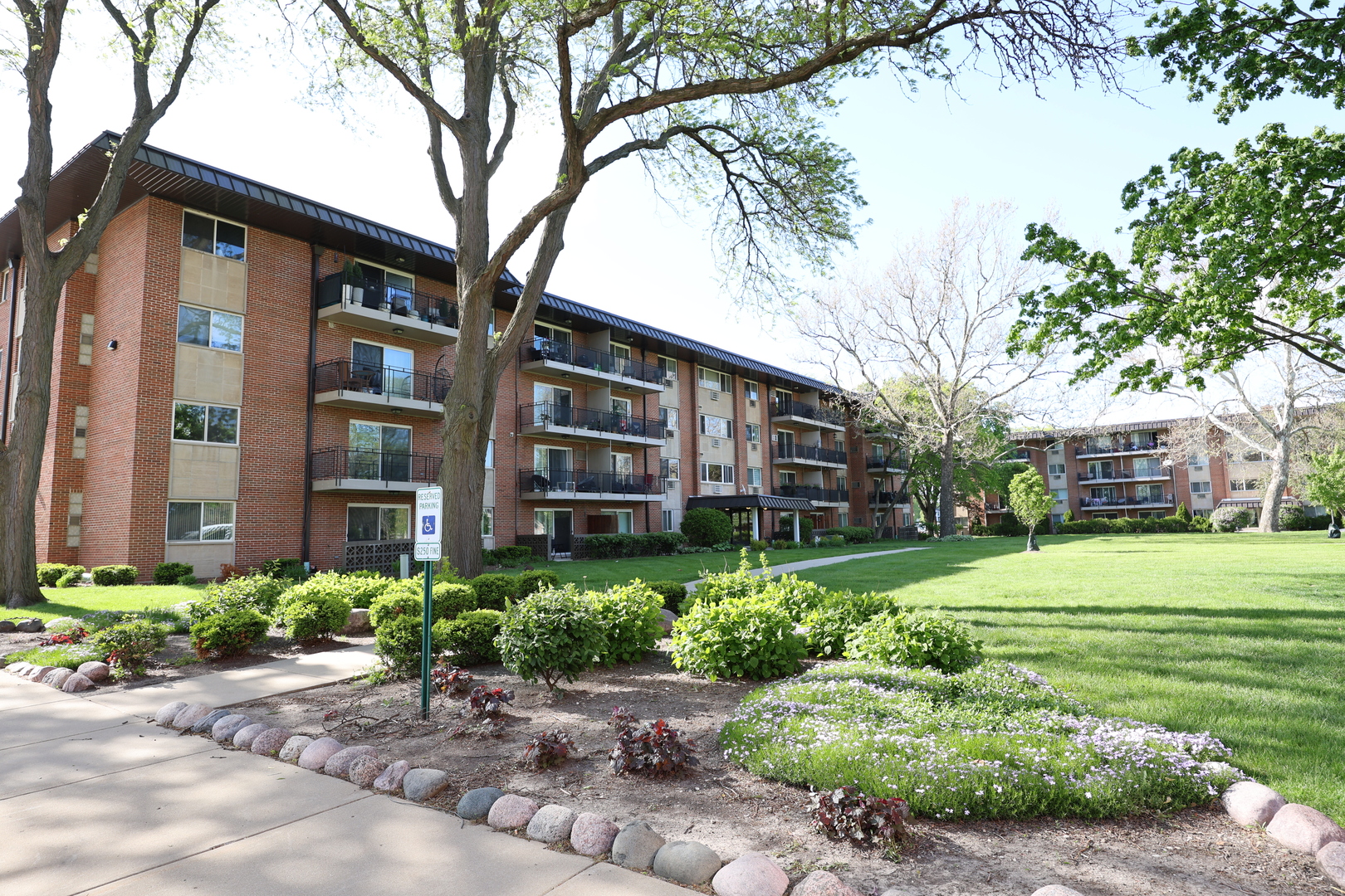 2230 S Goebbert Road Unit 139, Arlington Heights IL 60005