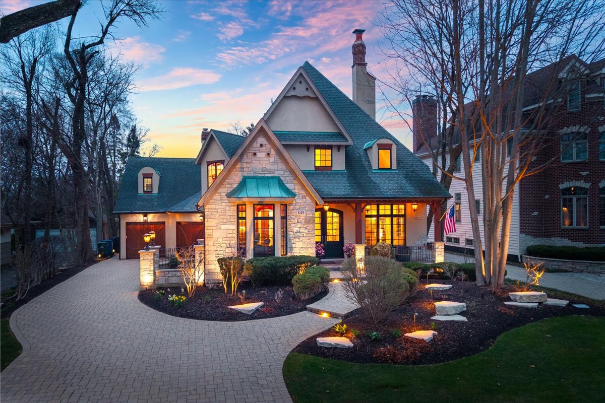849 E Hillside Road, Naperville IL 60540