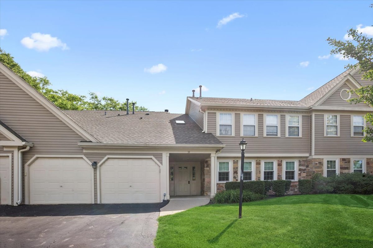33 Ashburn Court Unit B, Schaumburg IL 60193