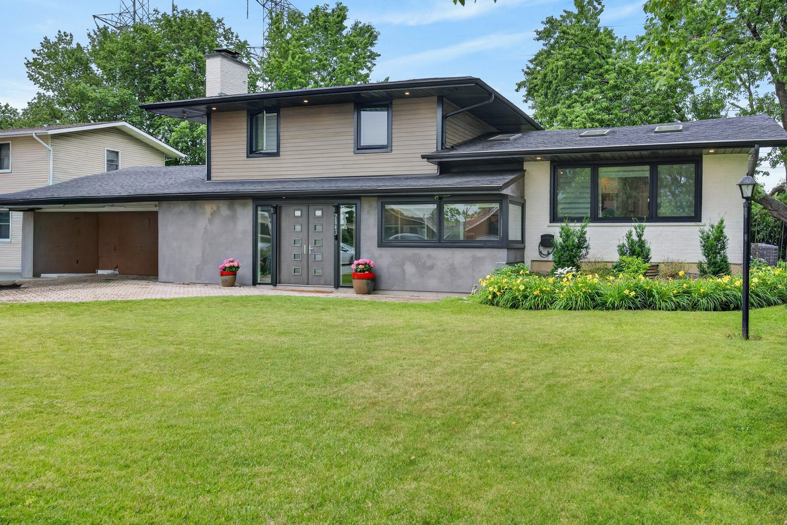 2843 S Briarwood Drive E, Arlington Heights IL 60005