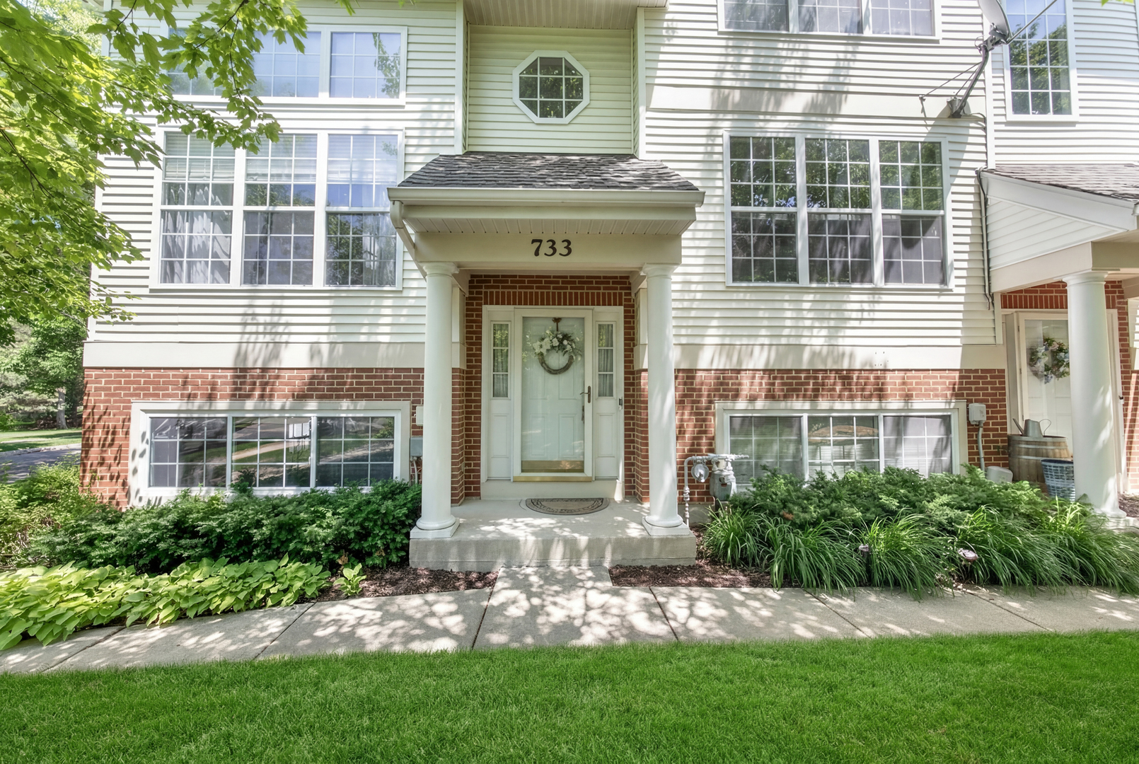 733 Pheasant Trail, St. Charles IL 60174