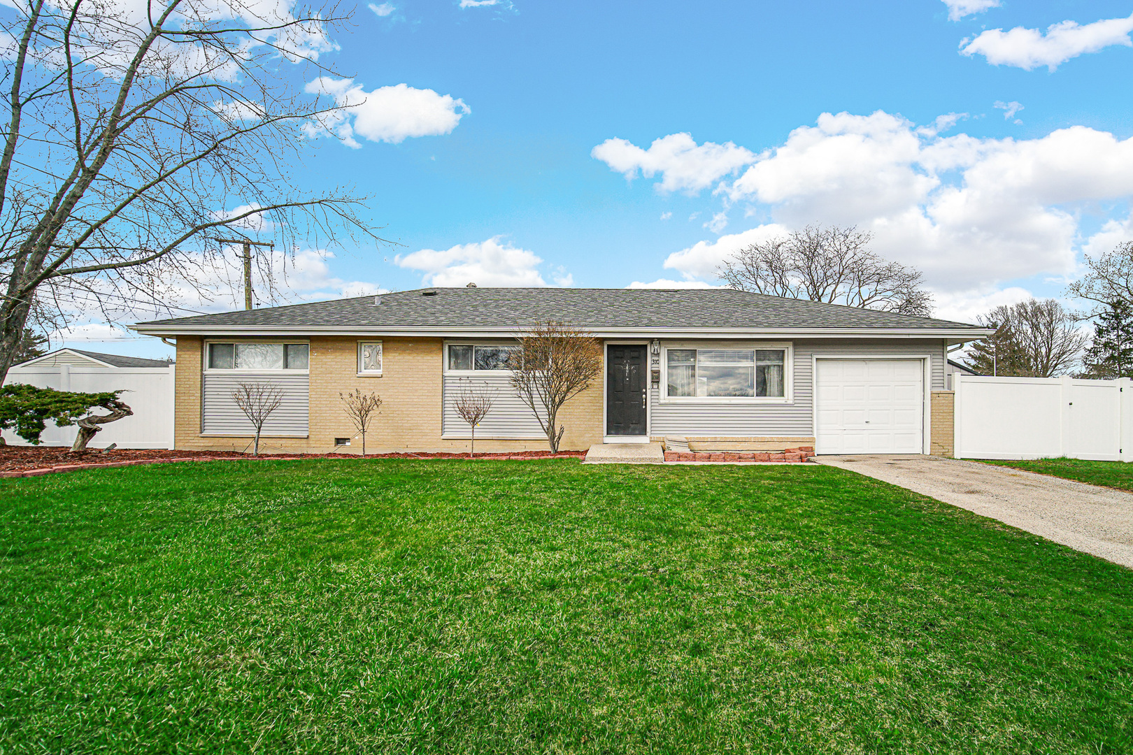 310 Maricopa Lane, Hoffman Estates IL 60169