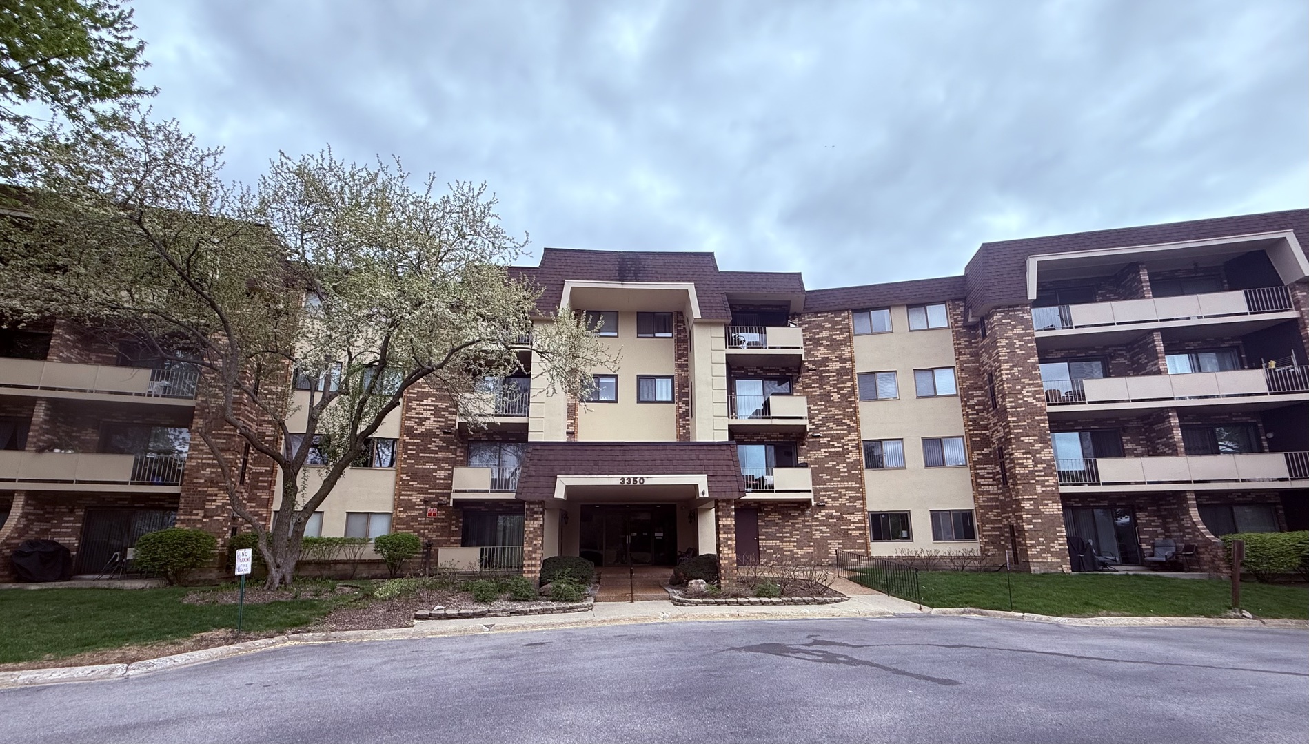 3350 N Carriageway Drive Unit 318, Arlington Heights IL 60004