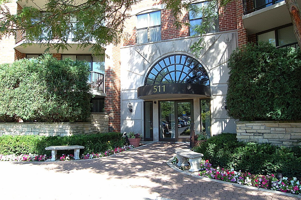 511 Aurora Avenue Unit 418, Naperville IL 60540