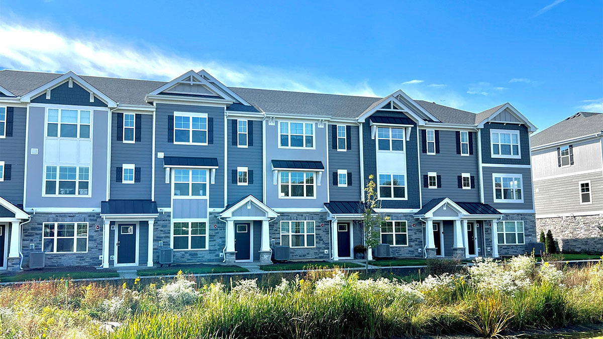 413 lakeshore Court, St. Charles IL 60174