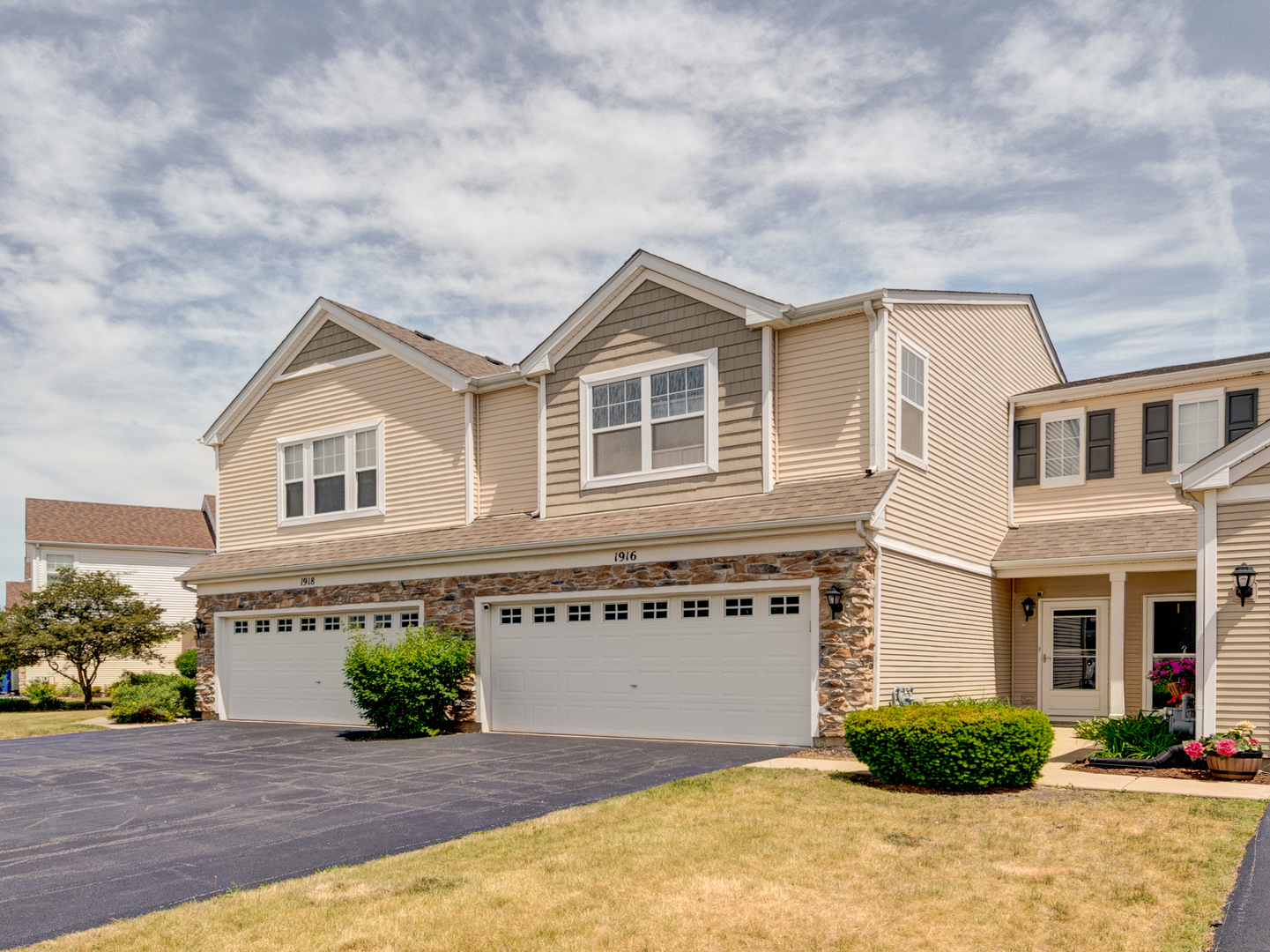 1916 Cobblestone Drive, Carpentersville IL 60110