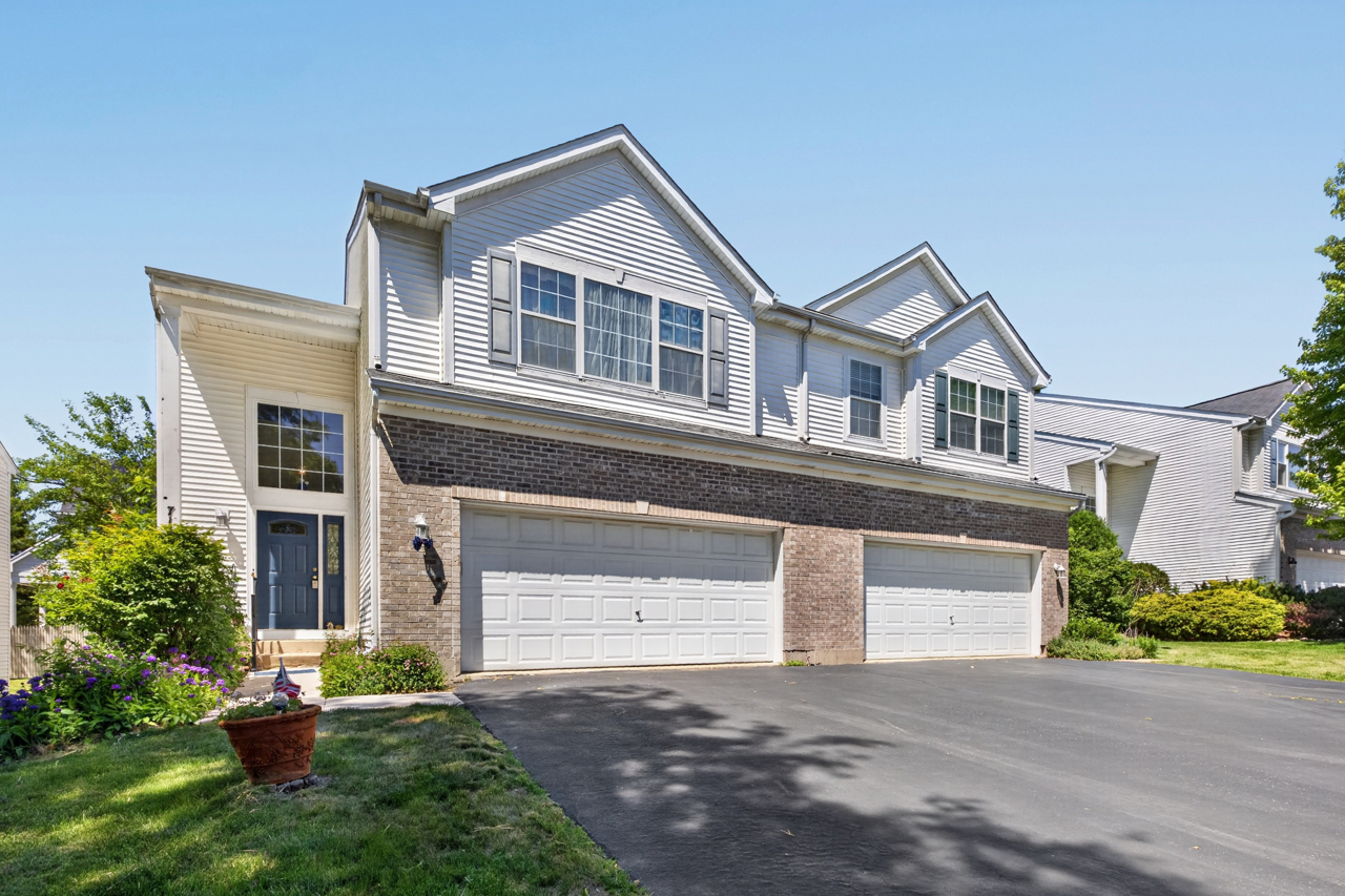 711 Red Oak Court, Naperville IL 60563