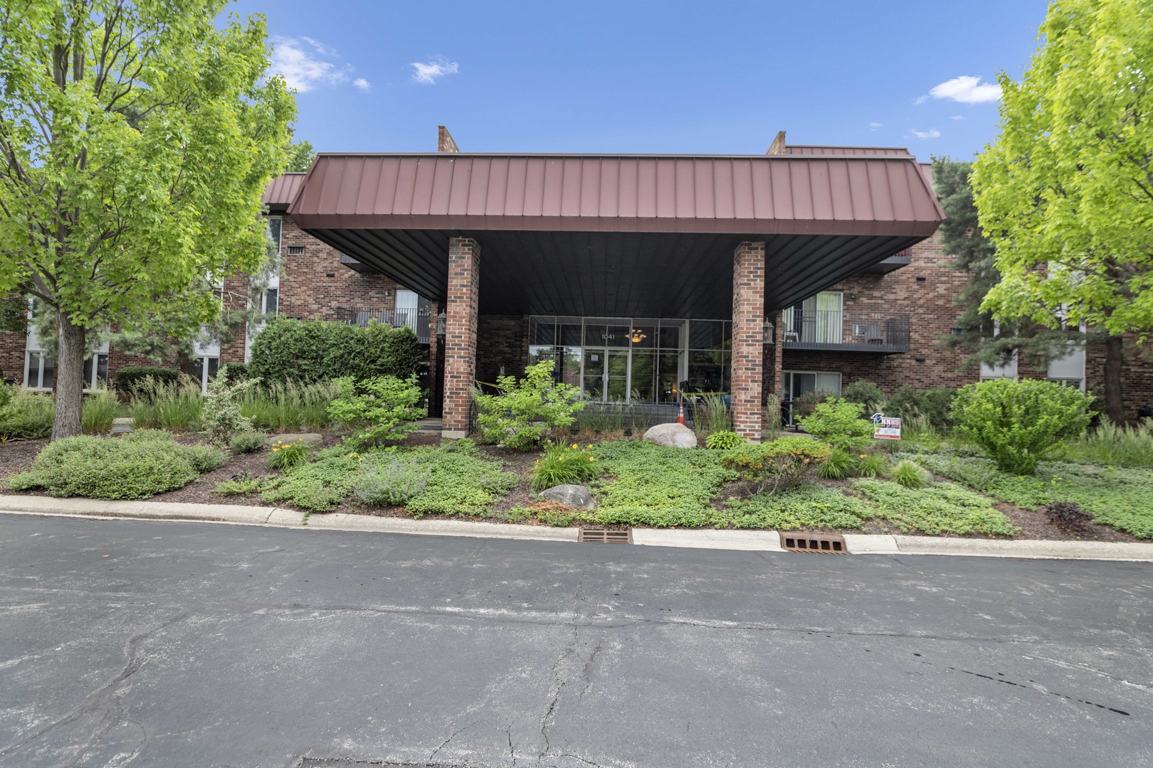 1041 W Ogden Avenue Unit 126, Naperville IL 60563