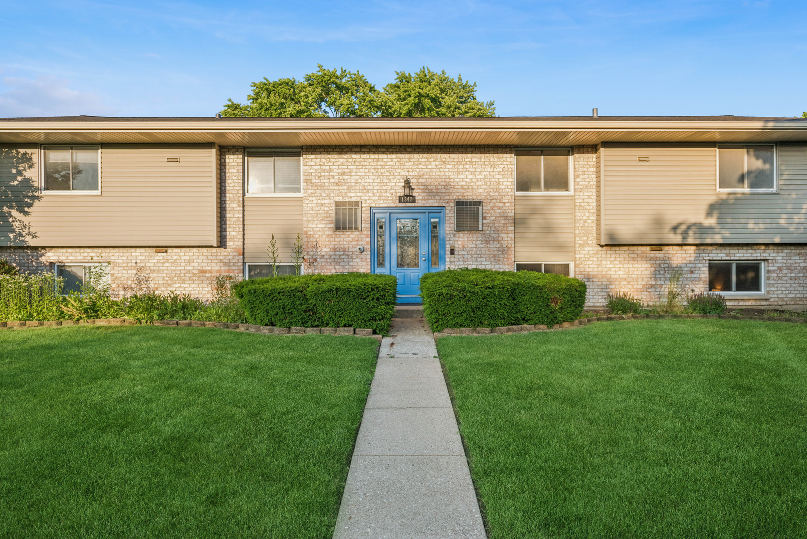 1342 S. 14th Street Unit B1, St. Charles IL 60174