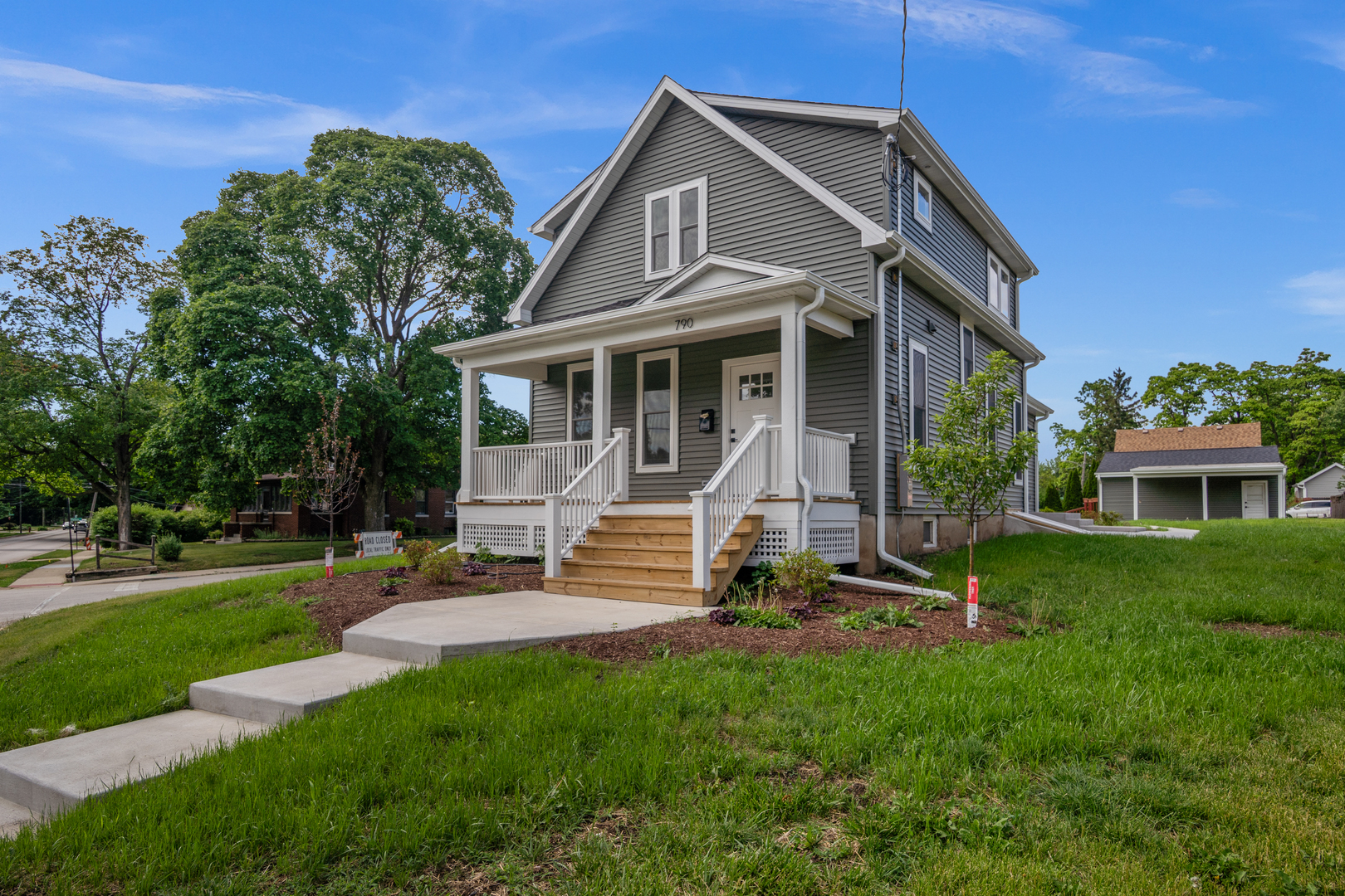 790 Wing Street, Elgin IL 60123