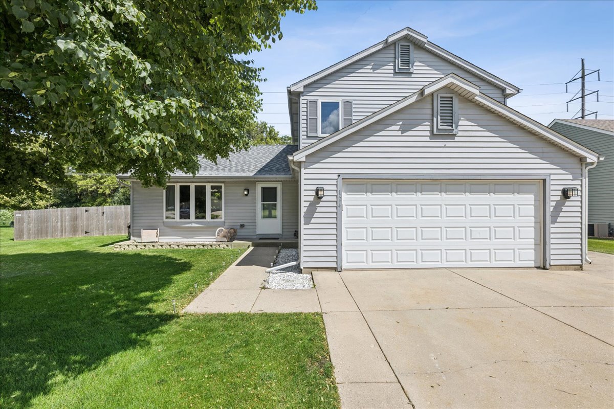 124 S Glenbrook Trail, Mchenry IL 60050