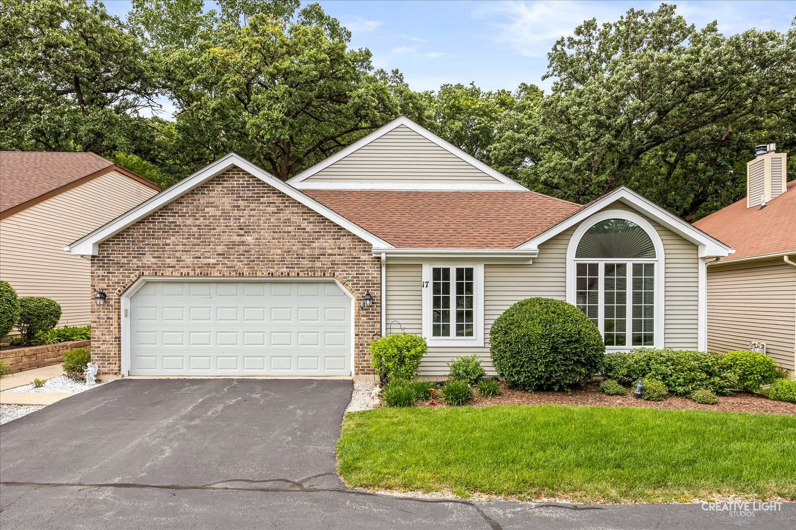 17 White Oak Lane, Elgin IL 60123