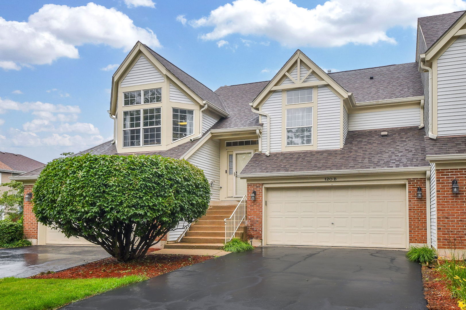 120 Ione Drive Unit B, South Elgin IL 60177