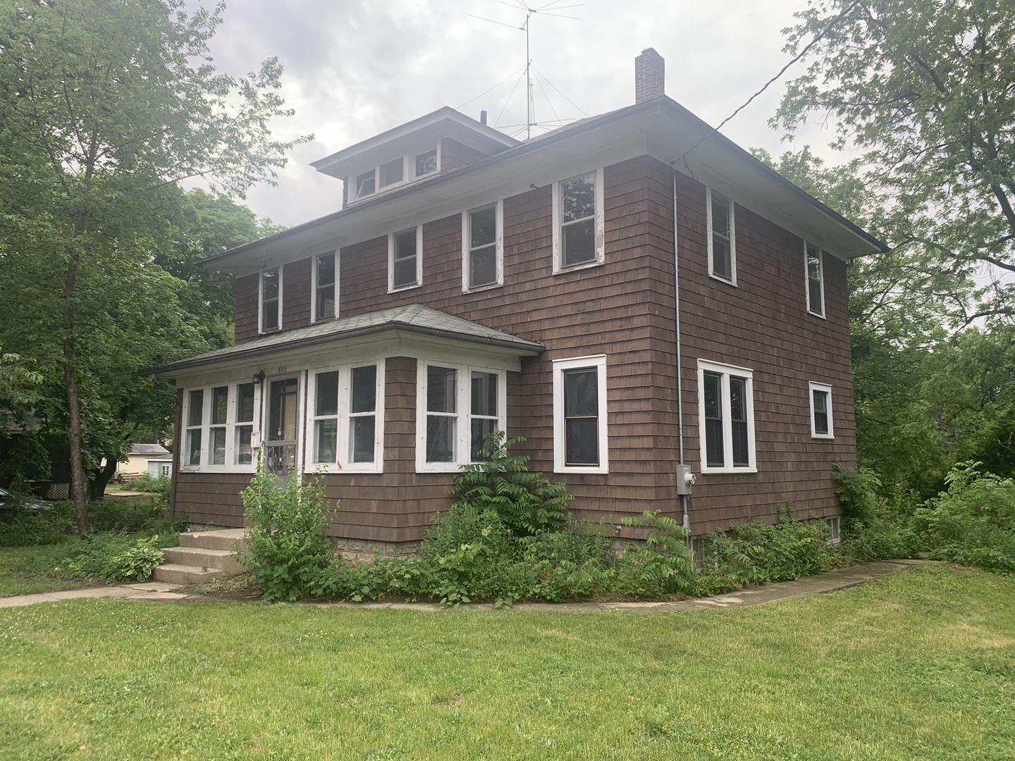 605 E Calhoun Street, Woodstock IL 60098
