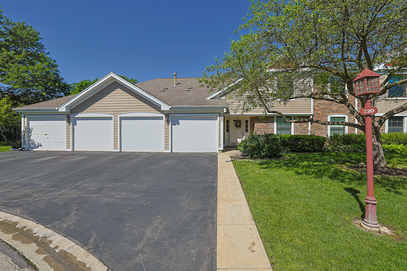 220 OAK KNOLL Court Unit B2, Schaumburg IL 60193