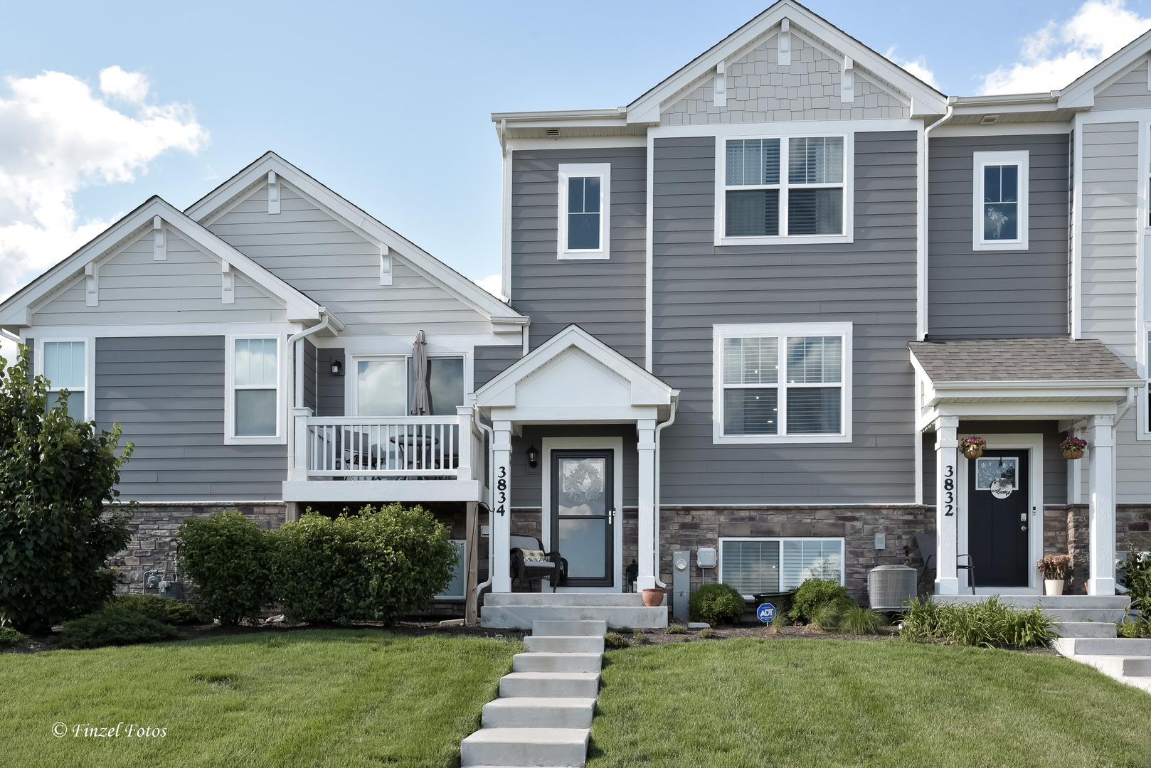 3834 Gansett Parkway, Elgin IL 60124
