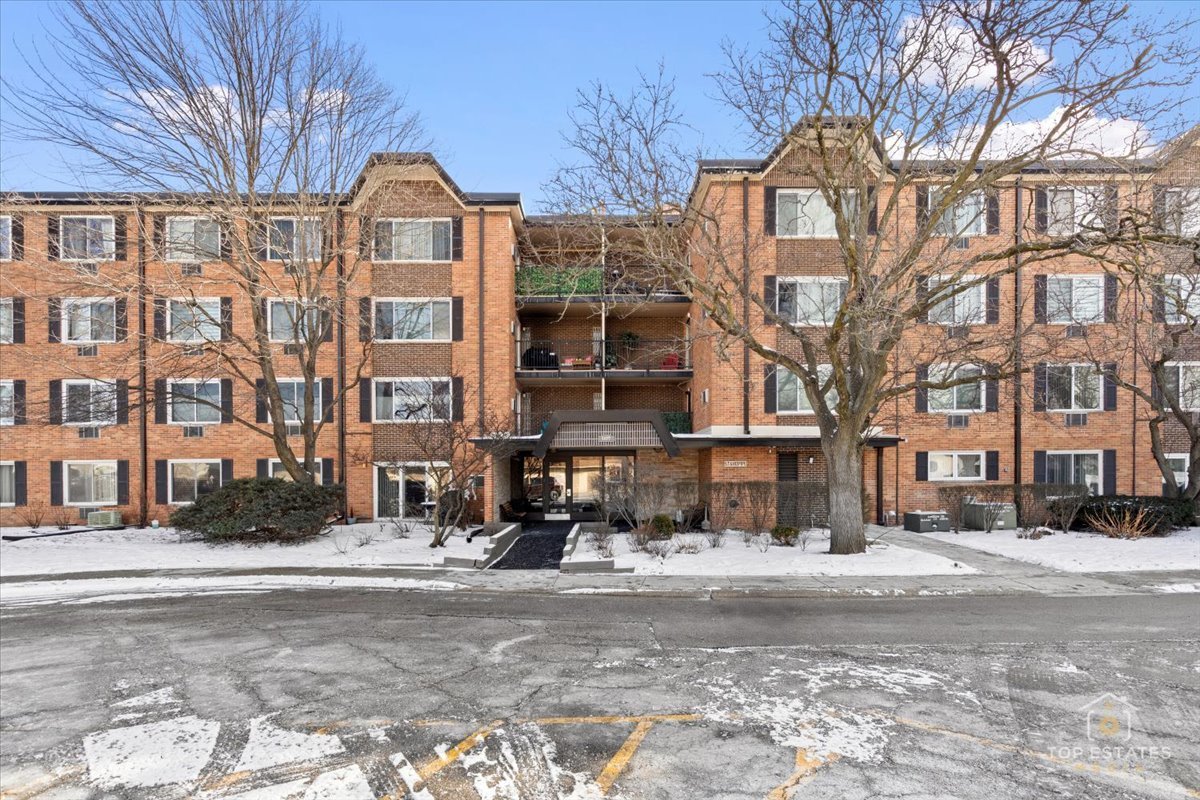 1107 S OLD WILKE Road Unit 208, Arlington Heights IL 60005