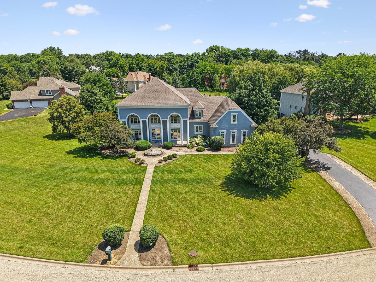 6605 Oakwood Manor Drive, Crystal Lake IL 60012