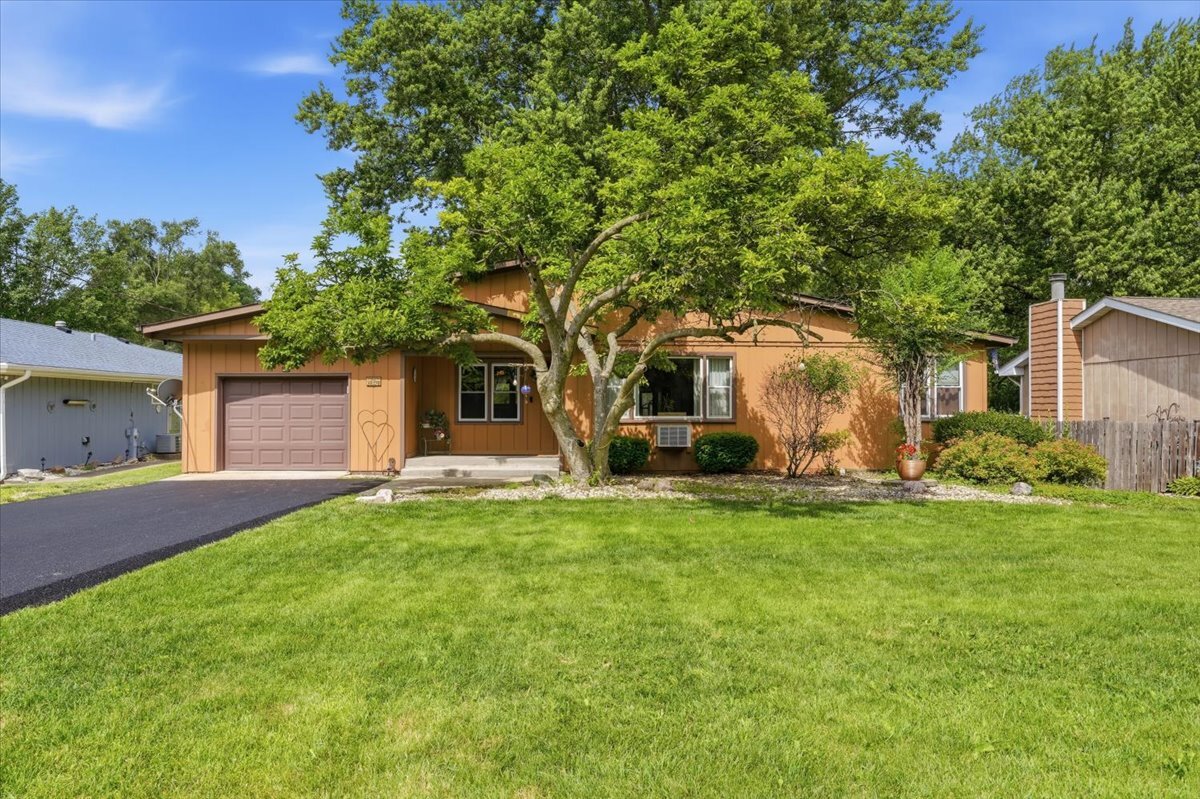 39576 N PETITE Pass, Antioch IL 60002