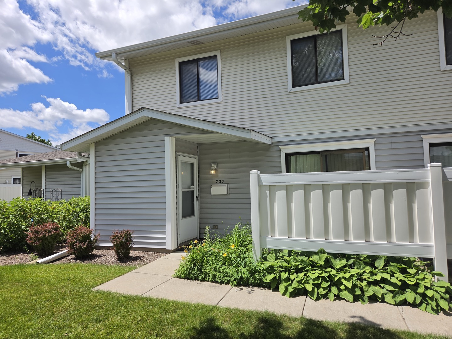 727 Whitesail Drive, Schaumburg IL 60194