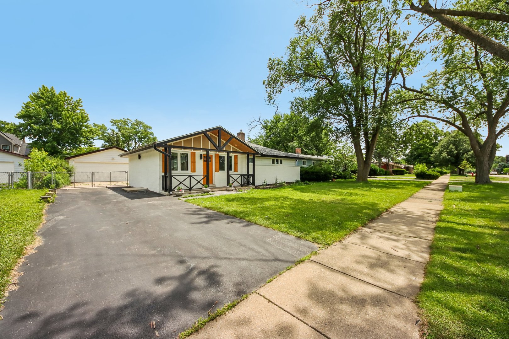 1425 N Wilke Road, Arlington Heights IL 60004