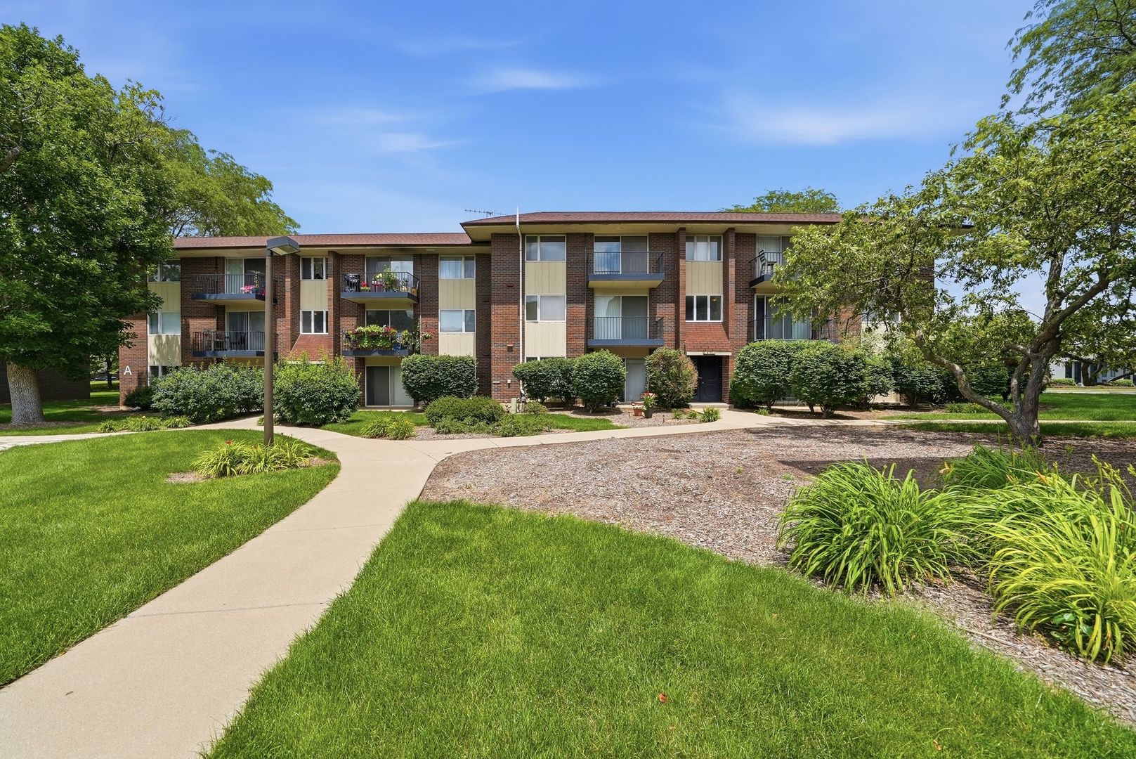 5S066 Pebblewood Lane Unit B12, Naperville IL 60563