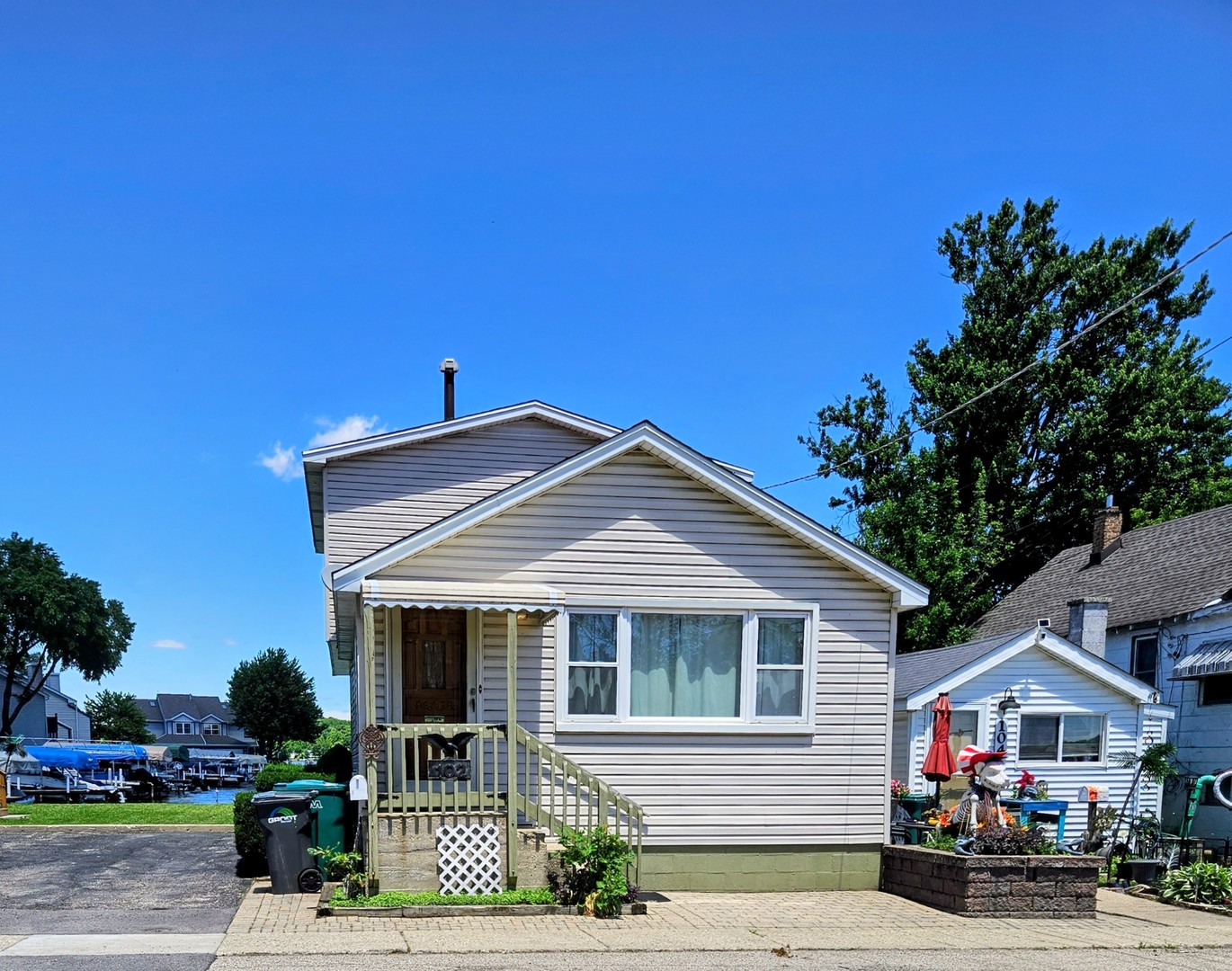 102 Lakeview Avenue, Fox Lake IL 60020
