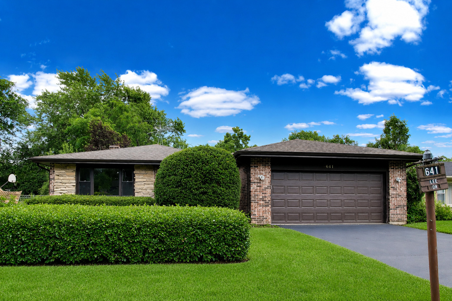 641 Lee Drive, Crystal Lake IL 60014