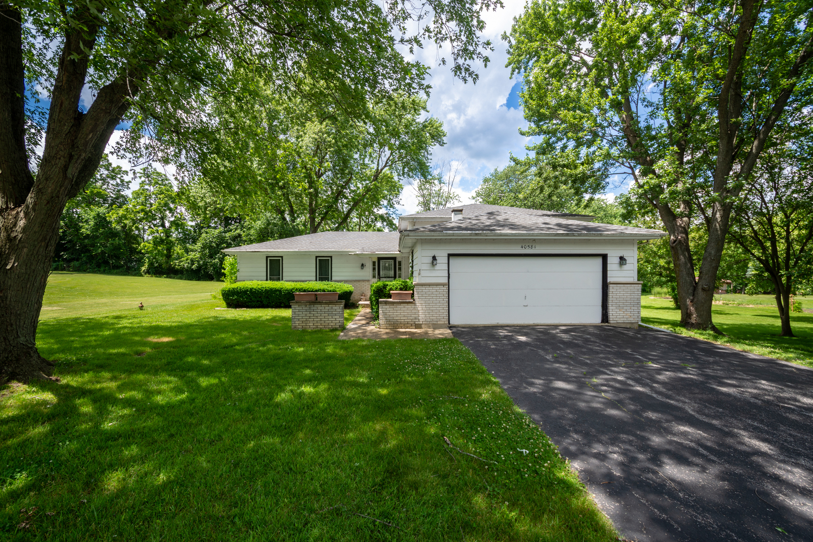 40581 N Sunset Drive, Antioch IL 60002