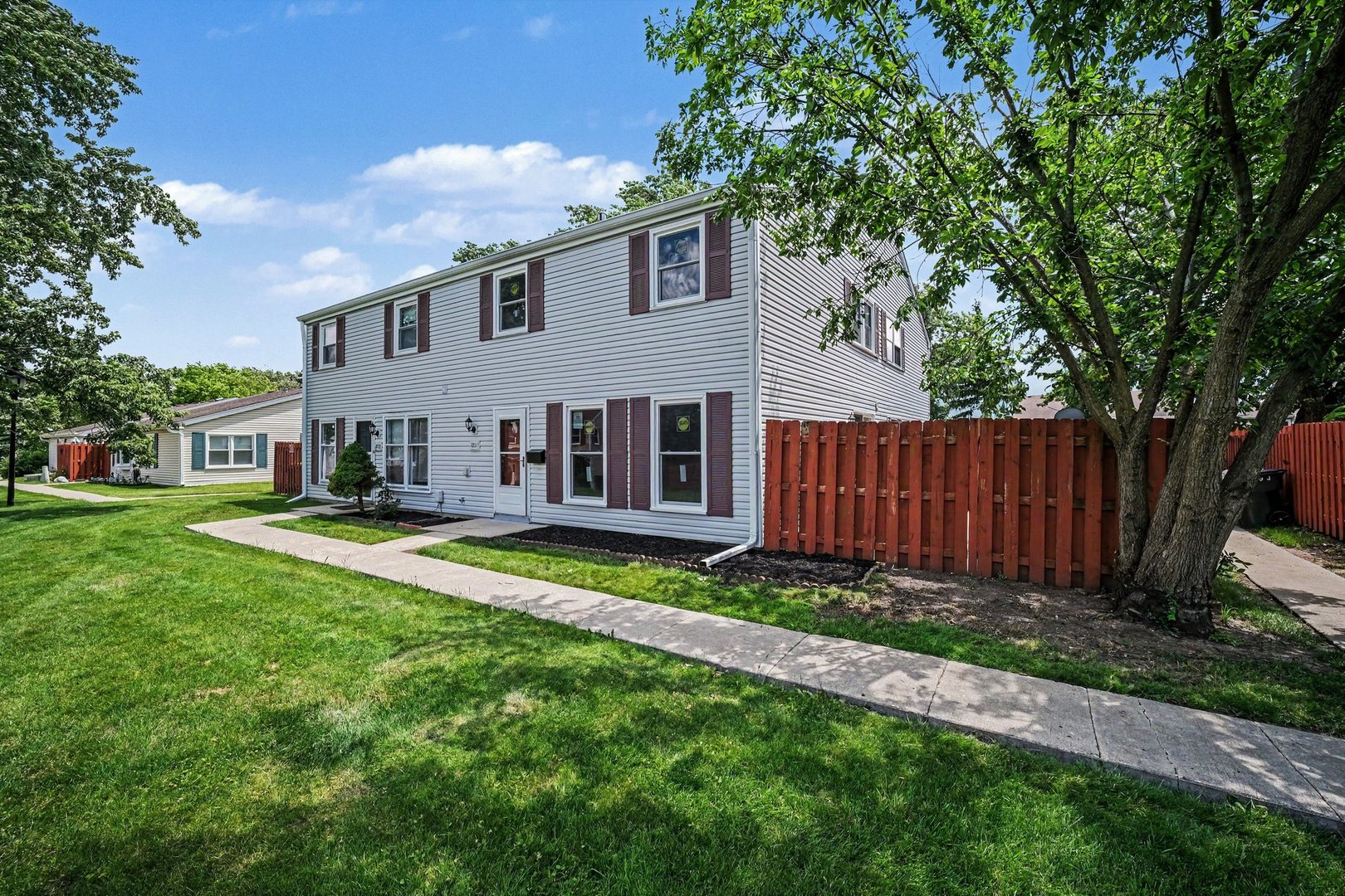 1801 Jamestown Circle, Hoffman Estates IL 60169