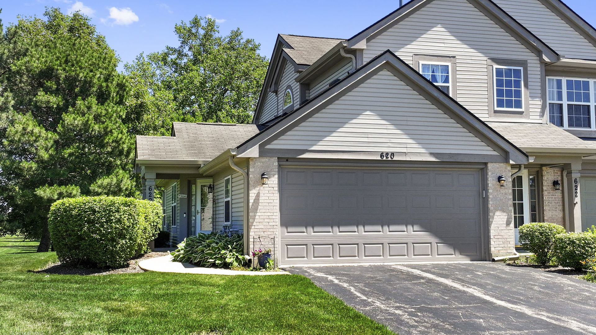 620 Chelsea Court, Elgin IL 60123