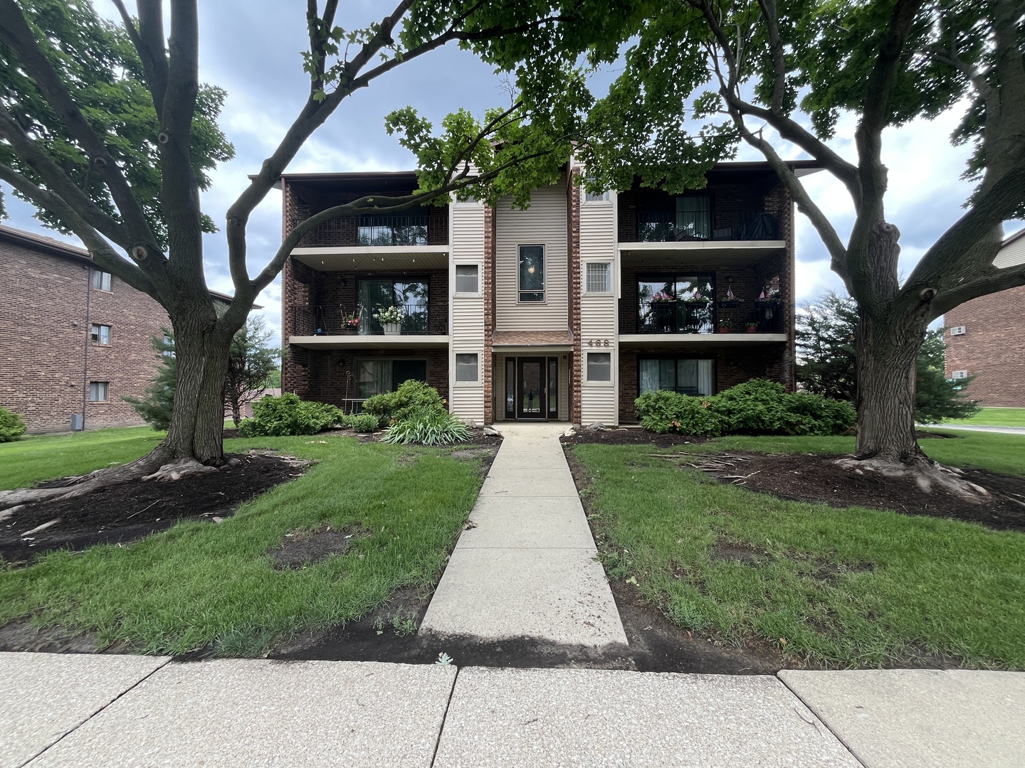 468 Valley Drive Unit 301, Naperville IL 60563