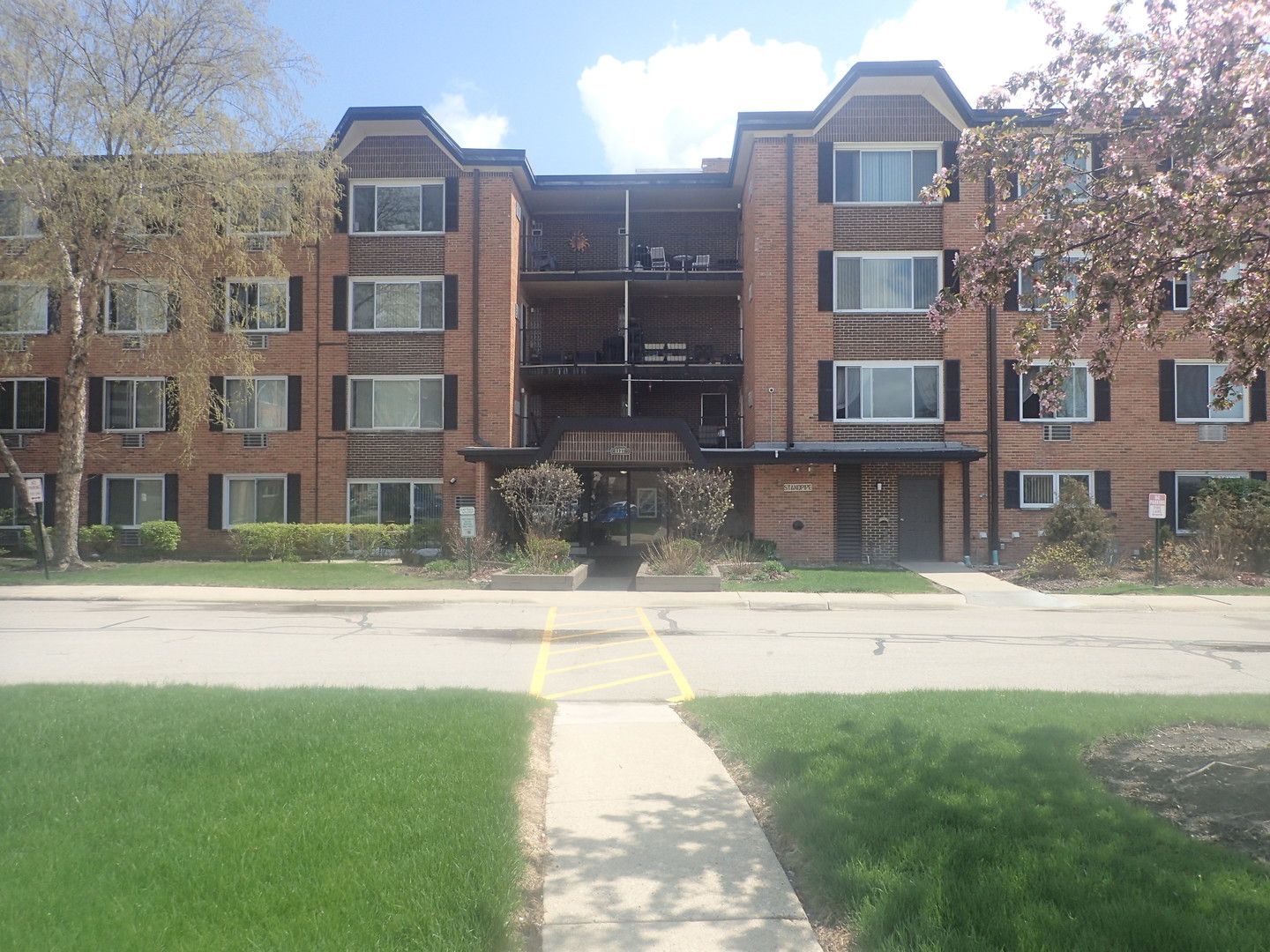 1127 S Old Wilke Road Unit 101, Arlington Heights IL 60005
