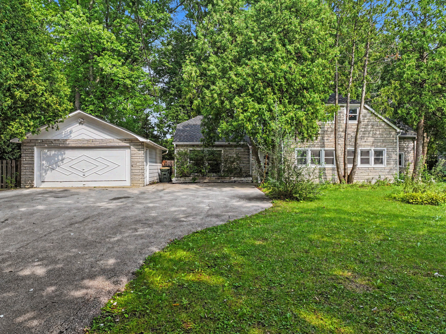 1511 N Dryden Avenue, Arlington Heights IL 60004