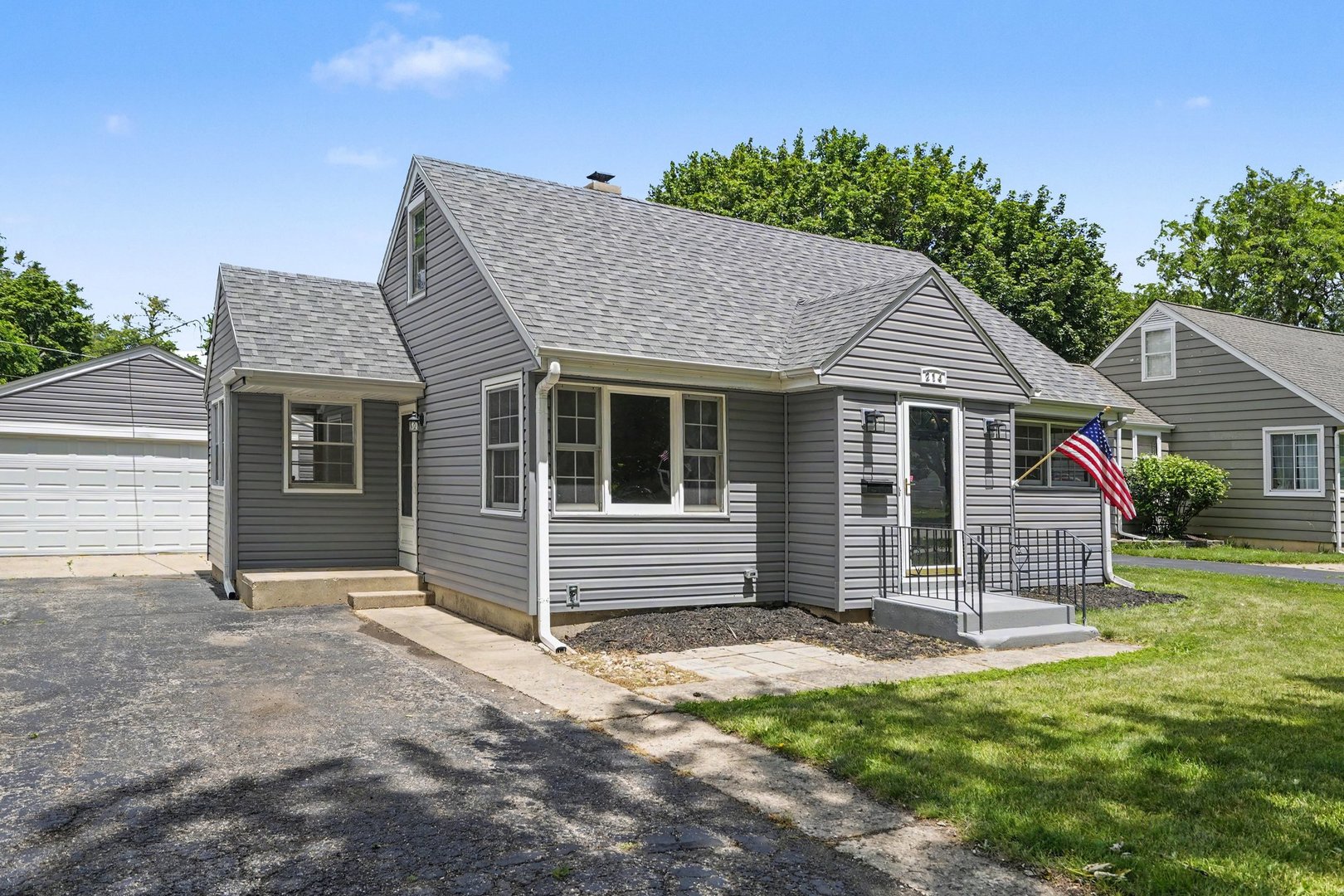 214 Pearl Street, Cary IL 60013