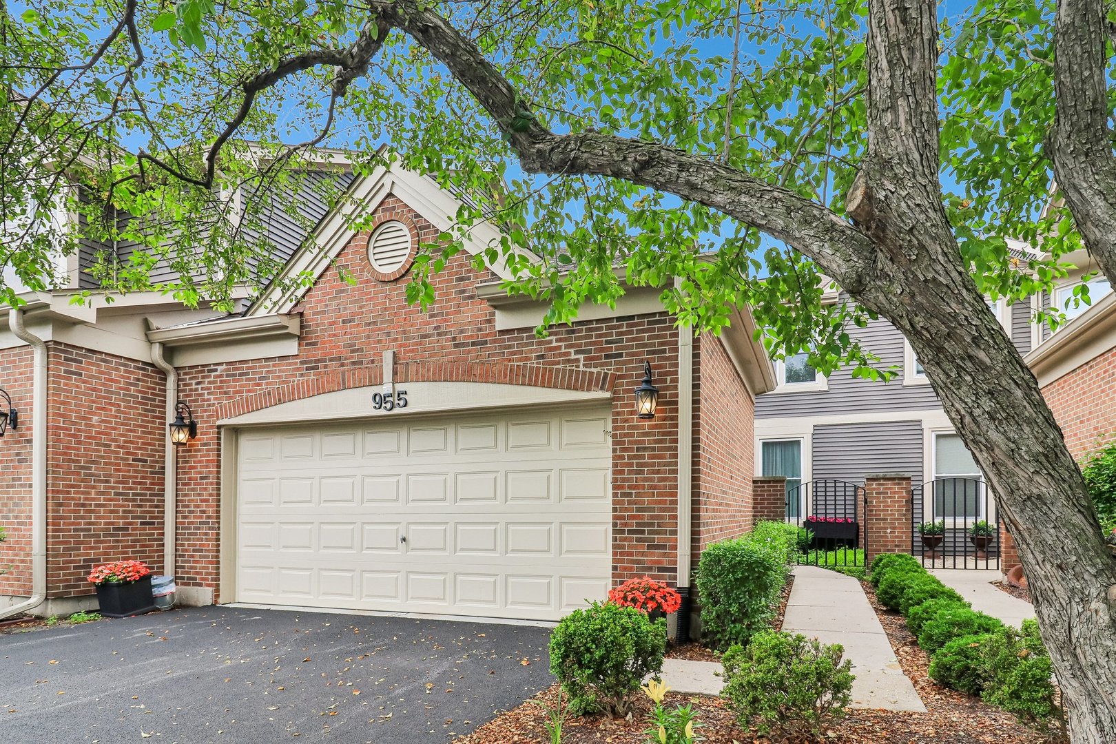 955 Heathrow Lane, Naperville IL 60540