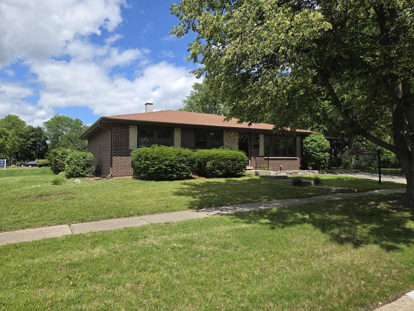 668 Lee Drive, Crystal Lake IL 60014