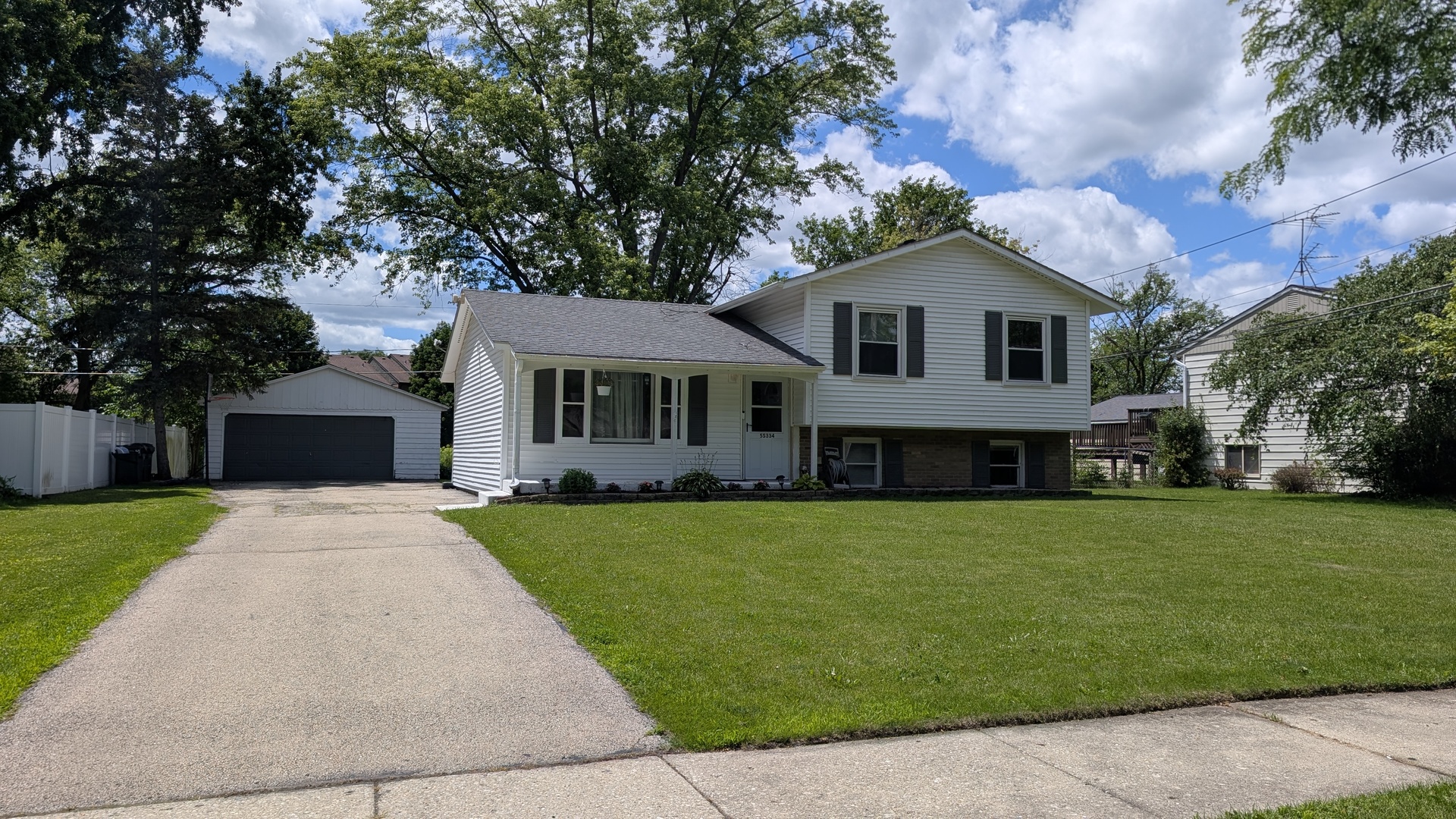 5S334 STEWART Drive, Naperville IL 60563