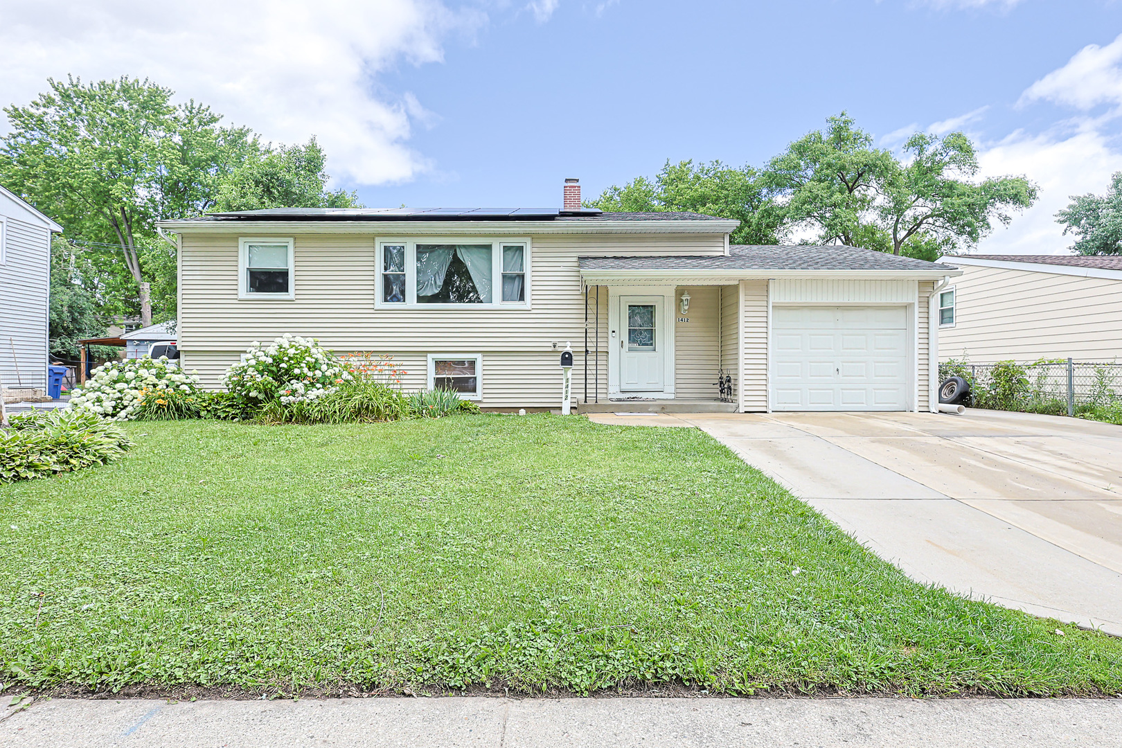1412 Windsor Circle, Carpentersville IL 60110