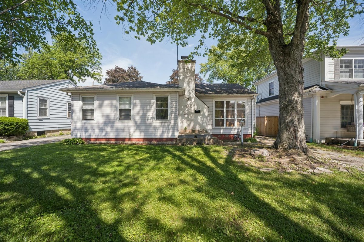 735 Prairie Avenue, Barrington IL 60010