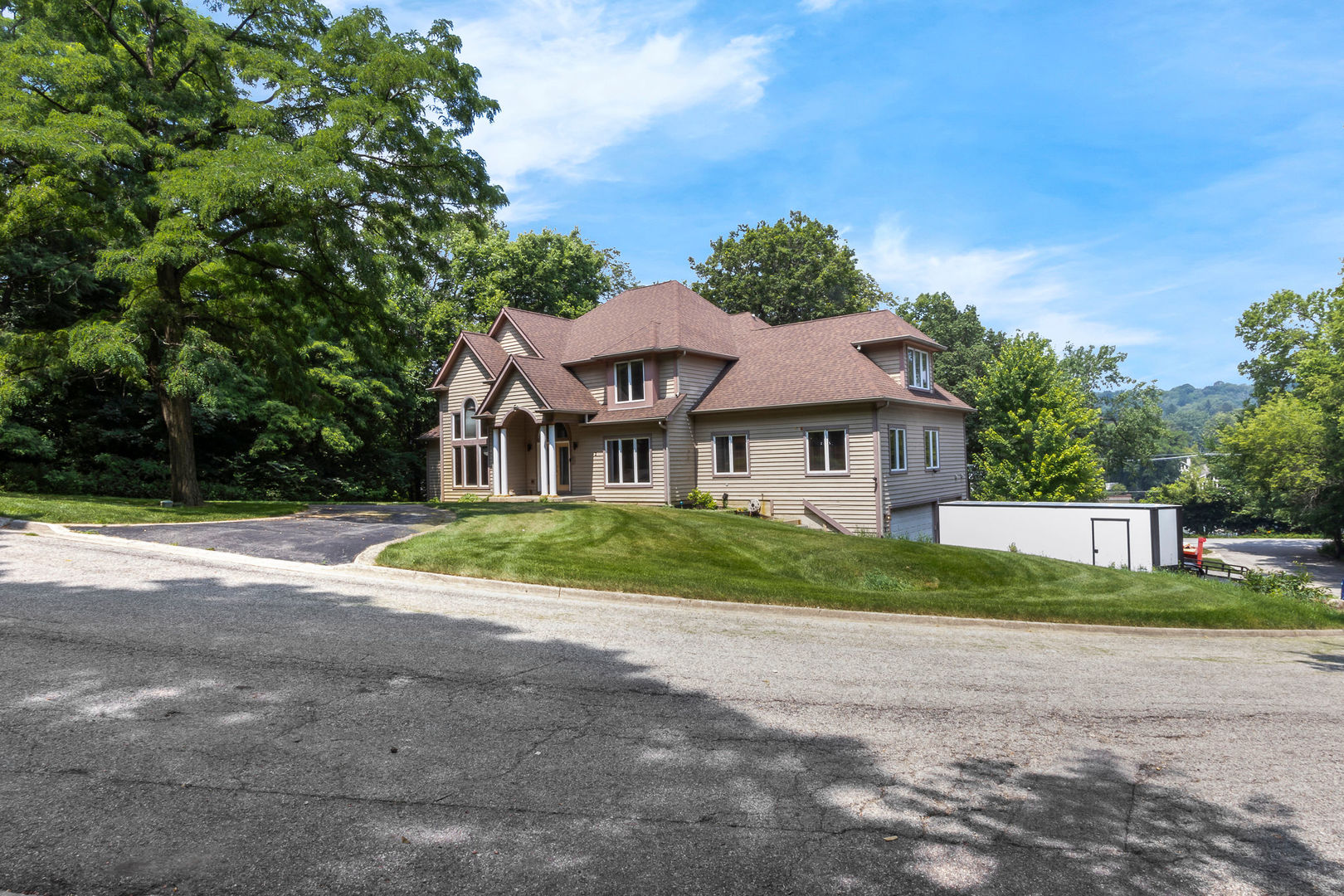 2 Echowood Drive, Algonquin IL 60102